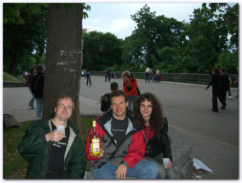 802x601 pixels (185K)